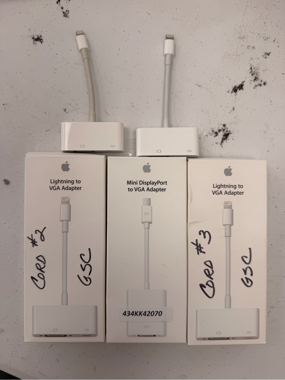 Apple White Lightning and Mini DisplayPort VGA Adapter Set